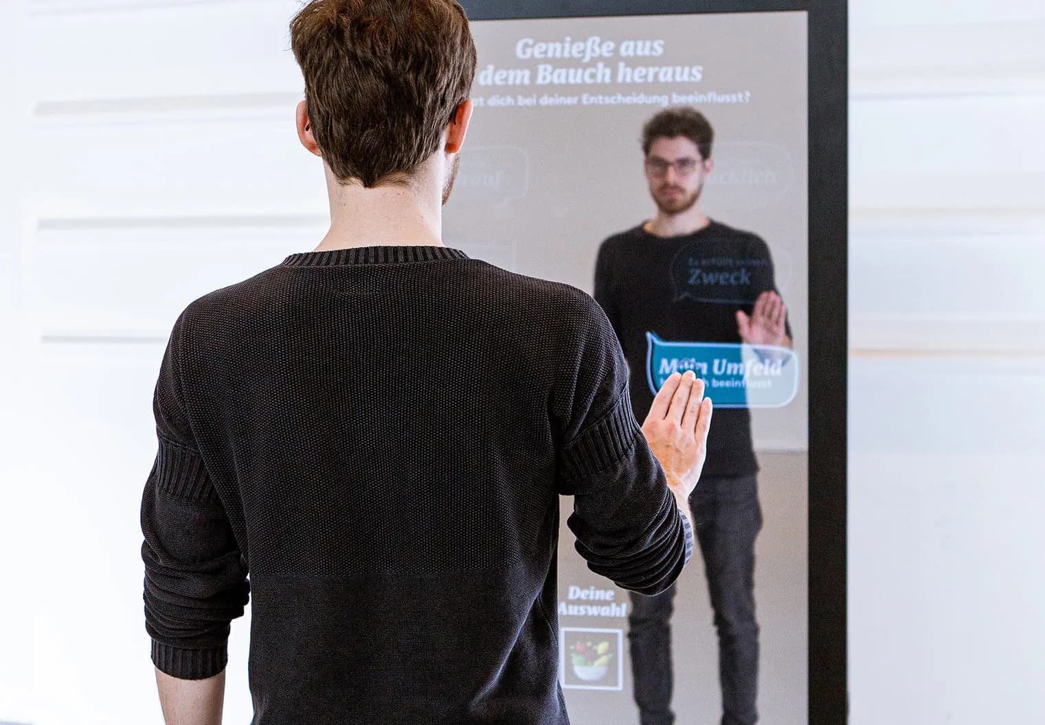 Smart Mirror Technology as an Information Source for Microplastic Pollution